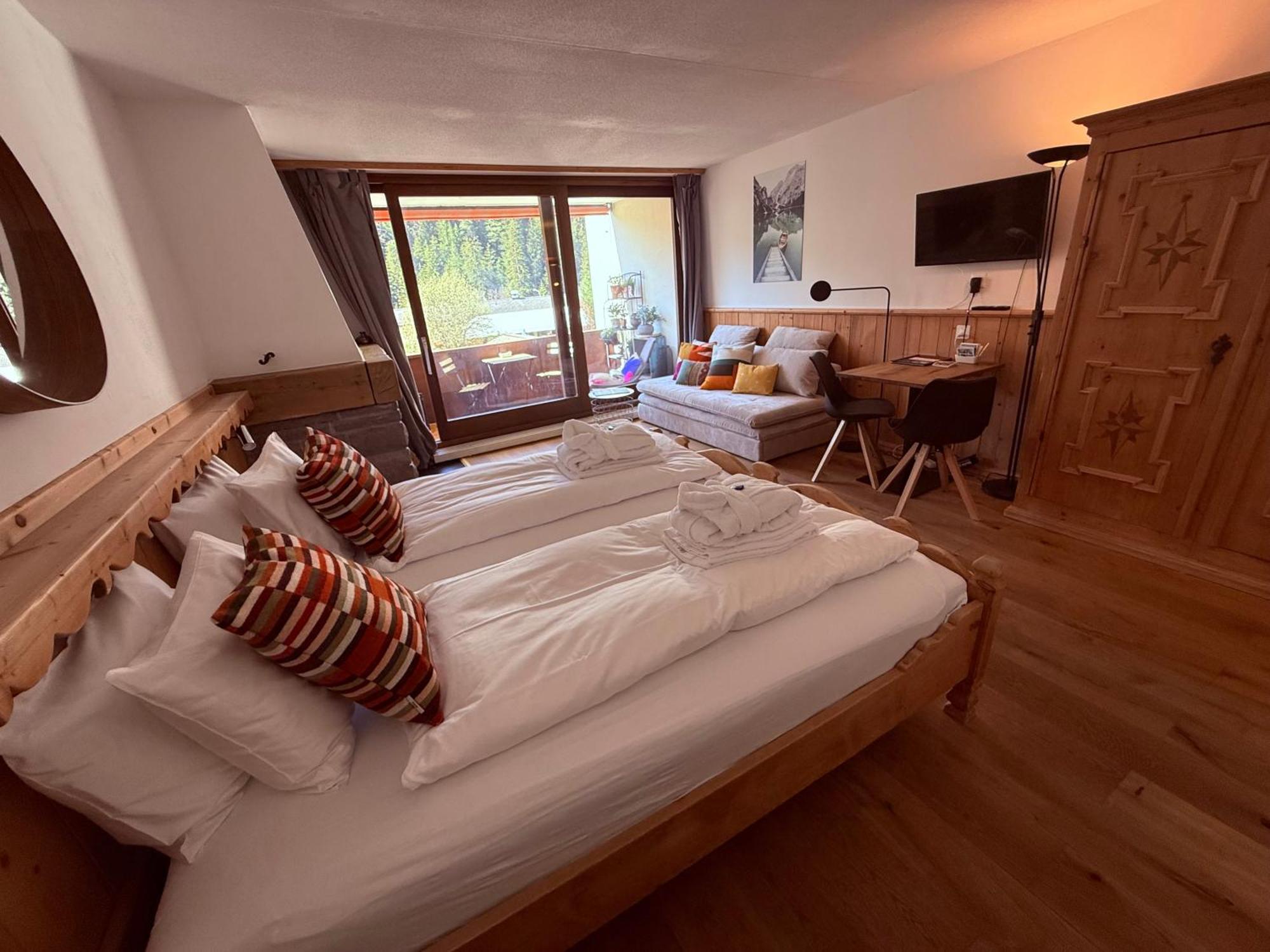 Modern Apt, Swimming Pools, Wellness & Tennis